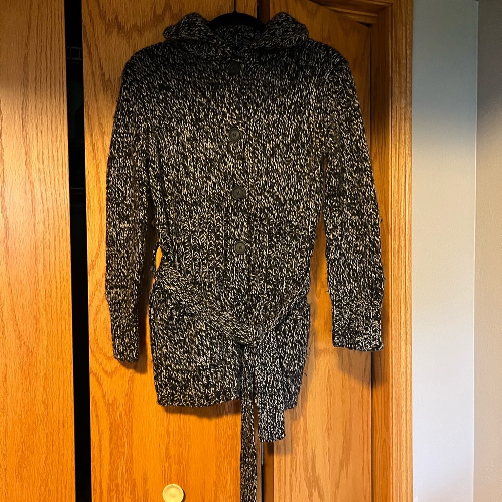 Gap black and white wool sweater, size: medium
